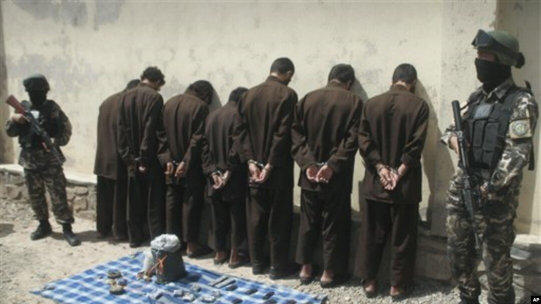 Pasukan Afghanistan menangkap beberapa tersangka Taliban dalam operasi di Herat (foto: dok). Kelompok Taliban mengancam pembalasan jika anggotanya dijatuhi hukuman mati.