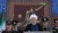 Na fotografiji koju je objavila kancelarija iranskog predsednika, vidi se predsednik Hasan Rohani kako govori tokom vojne parade kojom se obeležava 39. godišnjica početka iransko-iračkog rata, u Teheranu, Iran, 22. septembra 2019.