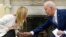 El presidente estadounidense Joe Biden durante su reunión con la primera ministra italiana Giorgia Meloni en la Oficina Oval de la Casa Blanca, Washington, el 27 de julio de 2023.