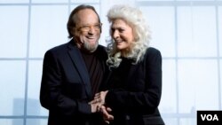 Stephen Stills y Judy Collins celebraron cinco décadas de música en el Kennedy Center. Collins cantó para los "soñadores". Foto cortesía del Centro John F. Kennedy para las Artes Escénicas, Washington, D.C., donde ambos se presentaron juntos el 30 de junio de 2018.