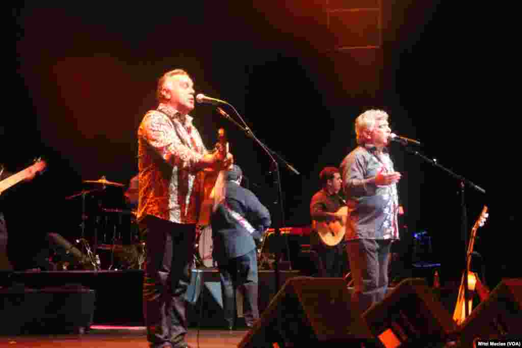 La música de los Gipsy Kings ofrece una mezcla entre ritmos flamencos clásicos y rumbas más modernas. 