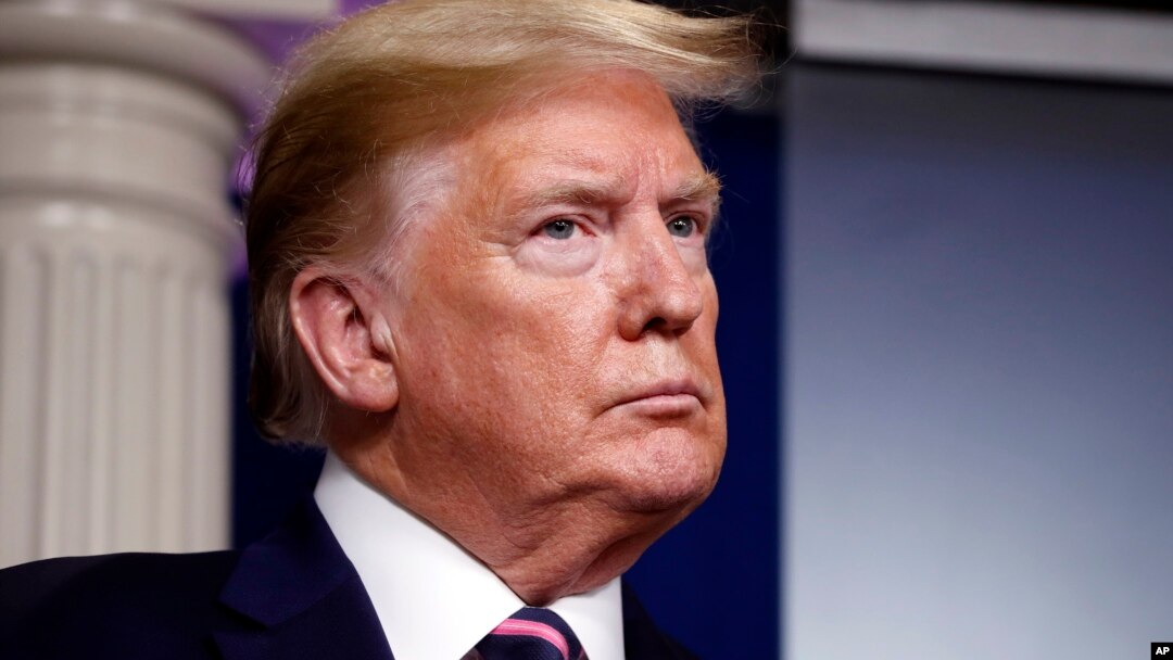 Predsednik Sjedinjenih Država Donald Tramp tokom brifinga o koronavirusu u Beloj kući, u Vašingtonu, 24. aprila 2020. (Foto: AP/Alex Brandon)