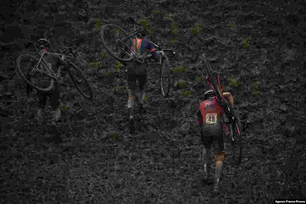 Riders compete during the Veterans Men&#39;s race at the UK Cyclo-Cross National Championships 2022 in Ardingly, south of London, Jan. 8, 2022.