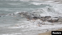 Sisa-sisa kapal migran yang karam di lepas pantai Calabria Italia, pada 26 Februari 2023 dan menewaskan 94 orang (foto: dok). 