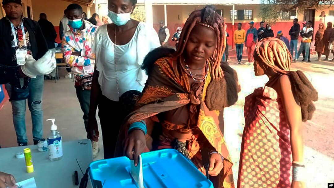 Bamwe mu banyagihugu ba Angola mu matora