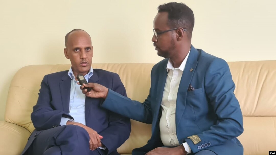 Madaxweyne Mustafe iyo weriye Gaata