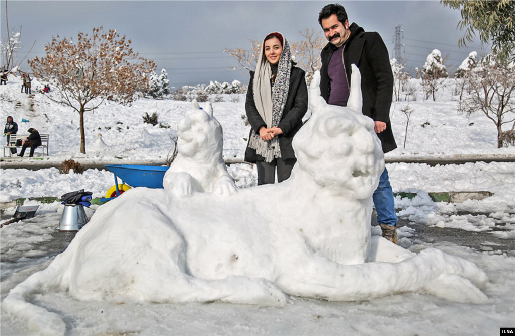 جشنواره ساخت مجسمه های برفی در تهران عکس: کیانوش محبیان