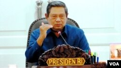 Presiden Susilo Bambang Yudhoyono saat memimpin sidang kabinet paripurna di kantor Kepresidenan di Jakarta (foto: Andylala/VOA).