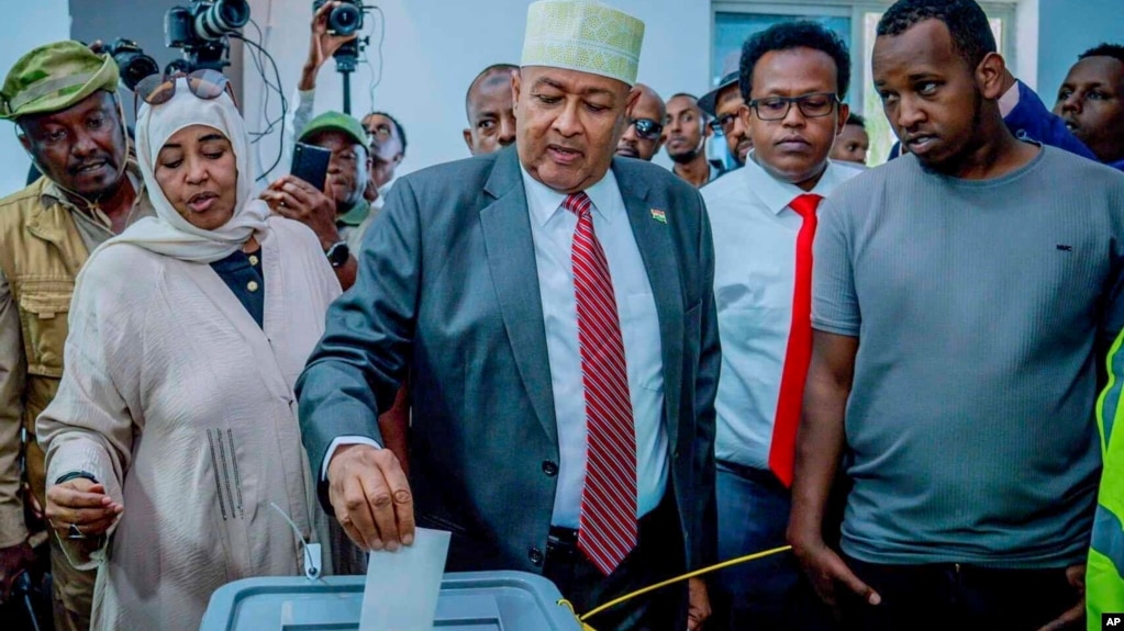 FILE - Abdirahman Mohamed Abdullahi, center, casts his vote inside a polling station during the presidential election in Hargeisa, Somaliland, Wednesday, Nov. 13,2024. 