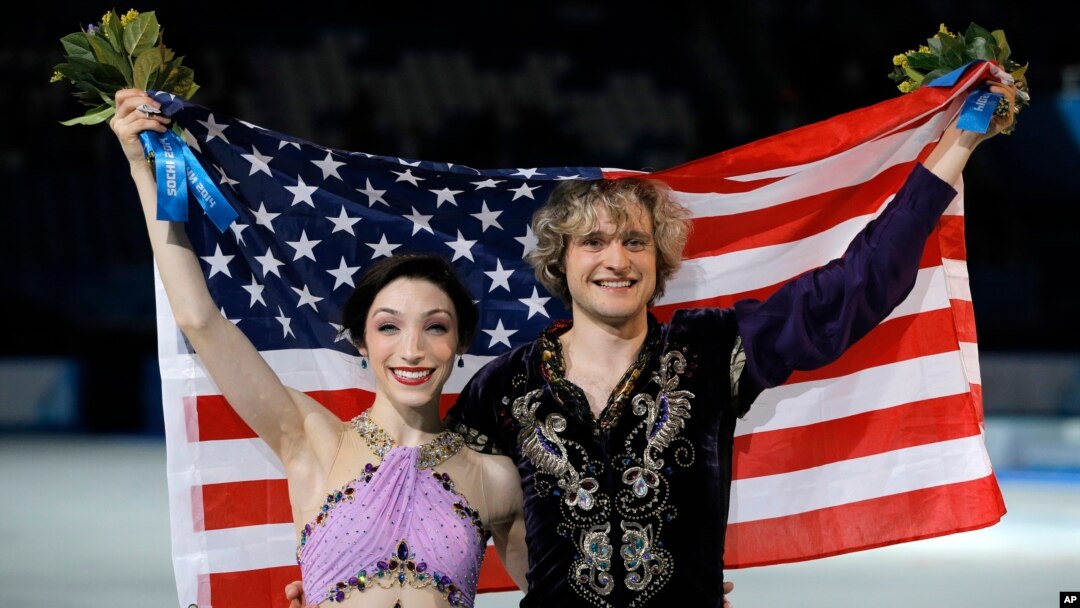 Meryl Davis dan Charlie White memenangkan medali emas untuk nomor dansa gaya bebas "figure-skating" Olimpiade Musim Dingin 2014 di Iceberg Skating Palace, Sochi, Rusia (17/2).