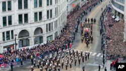 Le cercueil de Margaret Thatcher dans les rues de Londres