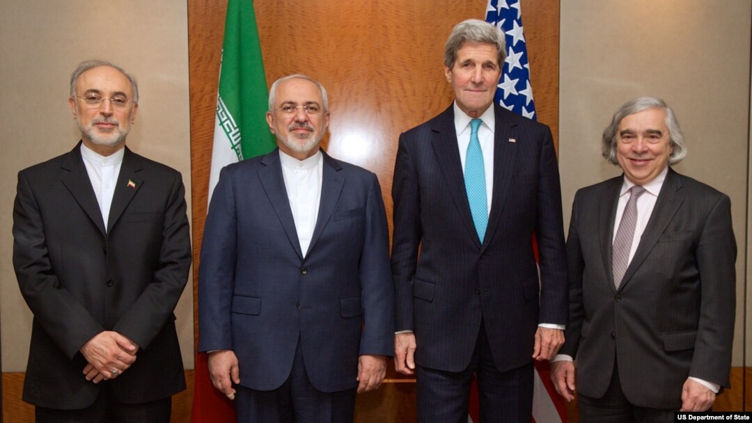 Ngoại trưởng Hoa Kỳ John Kerry, Ngoại trưởng Iran Javad Zarif người đứng đầu ngành hạt nhân của Iran Ali Akbar Salehi và Bộ trưởng Năng lượng Hoa Kỳ Ernest Moniz trước cuộc họp 