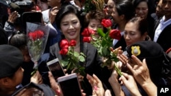 ဝန်ကြီးချုပ်ဟောင်း Yingluck Shinawatra တရားရုံးရောက်ရှိ လာစဉ်။ ( သြဂုတ်လ ၁-၂၀၁၇)