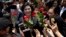 ဝန်ကြီးချုပ်ဟောင်း Yingluck Shinawatra တရားရုံးရောက်ရှိ လာစဉ်။ ( သြဂုတ်လ ၁-၂၀၁၇)