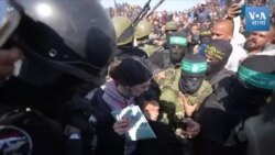 গাজায় জনতার ভিড়ের মধ্যে ইসরায়েলি জিম্মি আরবেল ইহুদকে রেড ক্রসের কাছে  হস্তান্তর