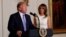 Президент Дональд Трамп и первая леди Мелания Трамп участвуют в церемонии поздравления матерей американских военных по случаю Дня матери. Май 1919 г. (архивное фото) 