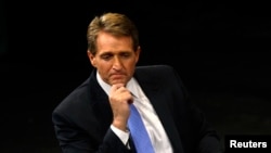 El senador republicano por Arizona, Jeff Flake, abierto partidario de la reconciliación con Cuba es uno de cinco legisladores de su partido que acompañará al presidente Barack Obama en su histório viaje a la Isla.