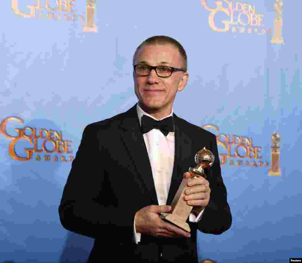 Chistoph Walz poses backstage with his award for best supporting actor in a motion picture for "Django Unchained" at the 70th annual Golden Globe Awards in Beverly Hills, California, January 13, 2013.