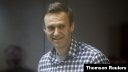 Алексей Навальный (архипное фото)