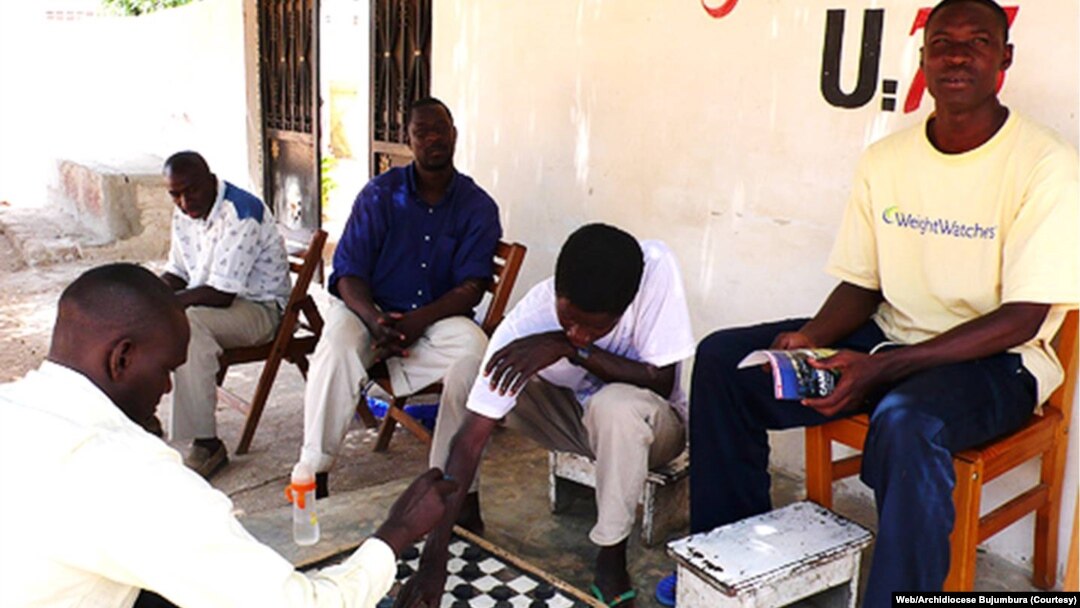 Bamwe mu Rwaruka rwo mu Burundi Bateramiye ku ku Kibuguzo 