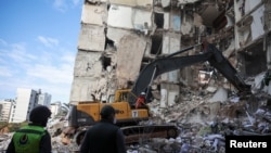 ویرانه‌های به جا مانده از حمله به محله تلة الخیاط بیروت در بامداد پنجشنبه