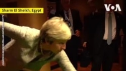 ԱՌԱՆՑ ՄԵԿՆԱԲԱՆՈՒԹՅԱՆ.Մեծ Բրիտանիայի վարչապետ Թերեզա Մեյը եւ Իտալիայի նրա պաշտոնակից լիգա շրջանակներում խաղում են բիլիարդ