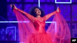 Diana Ross melakukan medley di Grammy Awards tahunan ke-61 pada hari Minggu, 10 Februari 2019, di Los Angeles. Penyanyi legendaris Diana Ross, Adam Lambert dAlicia Keys termasuk di antara mereka yang akan tampil di Istana Buckingham pada 4 Juni (Foto: AP)