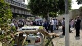 <p>ماموران امنيتی در حال بازرسی محل انفجار - ۳۰ شهريور ۱۳۹۳</p>
