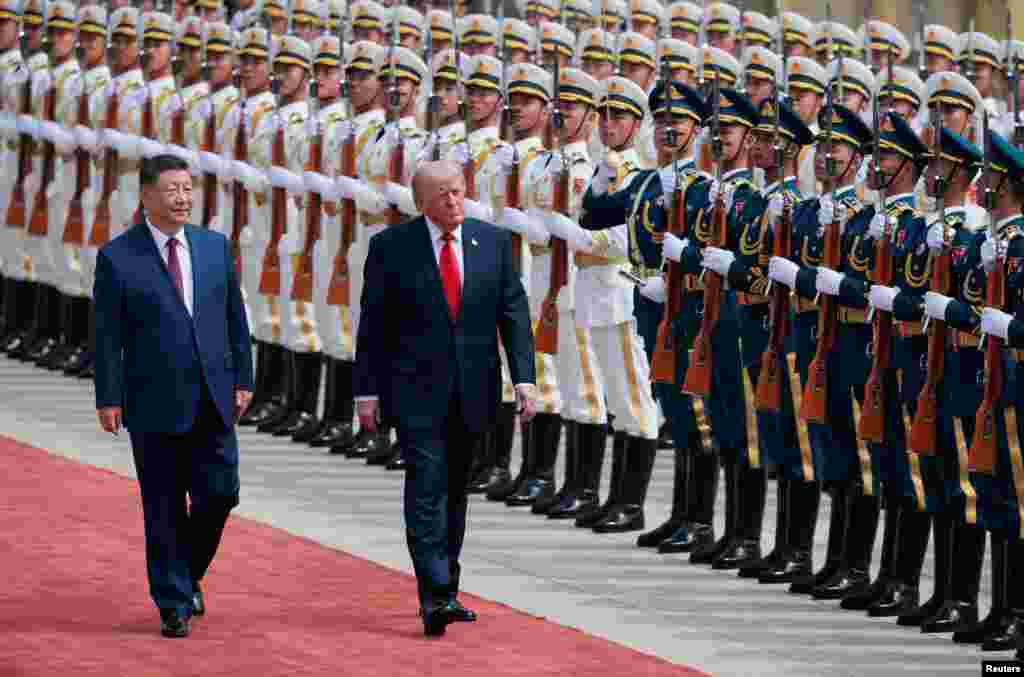 美国总统特朗普在中国国家主席习近平陪同下，在北京人民大会堂东门外广场检阅中国三军仪仗队。(2026年5月14日)