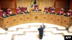 Moïse Bibalou Koumba, président du Centre électoral gabonais (CGE), a prêté serment devant la Cour constitutionnelle de Libreville le 2 mai 2018.