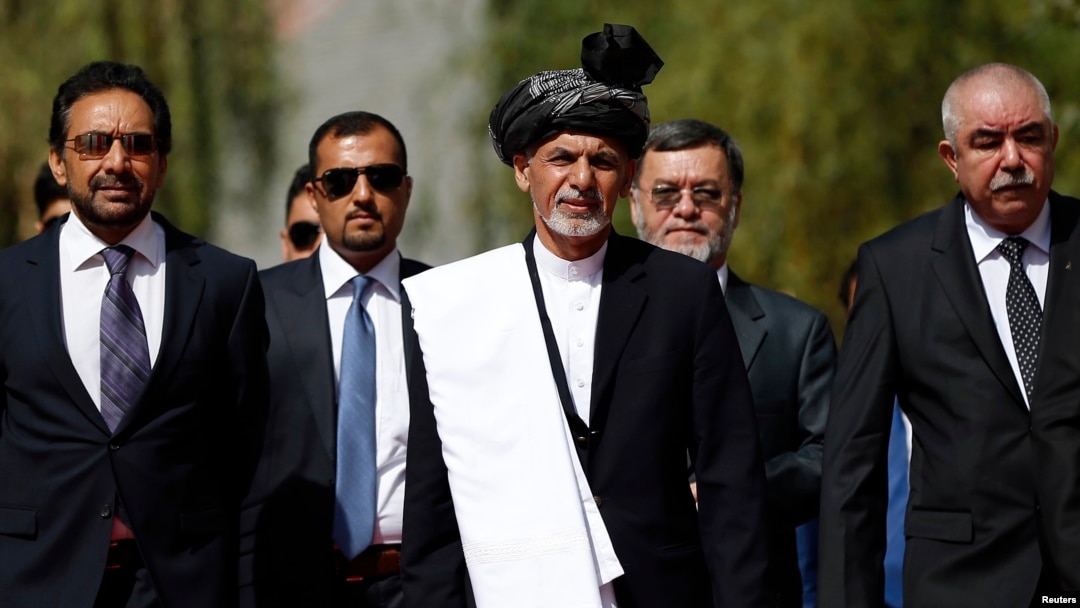 Afg'onistonning yangi prezidenti Ashraf G'ani (markazda)