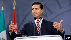 El presidente de México Enrique Peña Nieto, se mantiene en primer lugar con unos casi 5,3 millones de seguidores en Twitter.