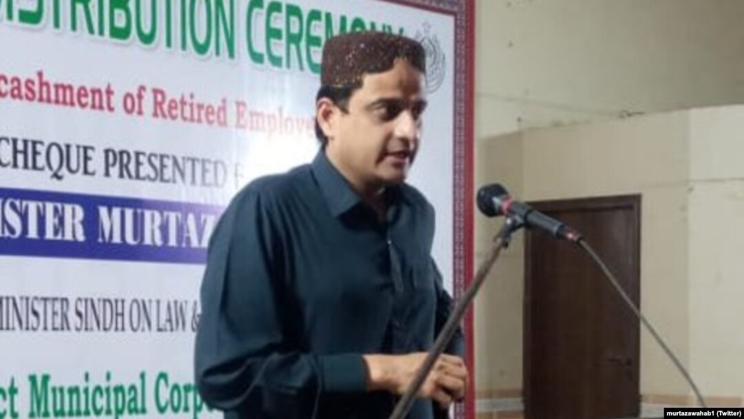 مرتضیٰ وہاب پاکستان کی ایوانِ بالا کے رکن (سینیٹر) بھی رہ چکے ہیں۔ علاوہ ازیں وہ اینٹی کرپشن اینڈ اسٹیبلشمنٹ، اطلاعات، ماحولیات، قانون اور پارلیمانی امور سے متعلق وزیرِ اعلیٰ سندھ کے مشیر رہے ہیں۔ (فائل فوٹو)