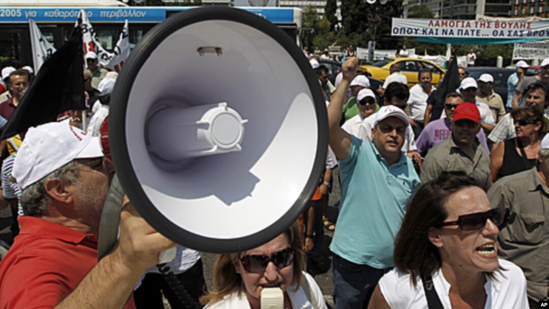 Employees of the state-owned company Hellenic Defence Systems, protest outside the Greek parliament against the privatization of the company, June 21, 2011