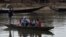 Une pirogue sur le fleuve Niger le 9 mars 2016.