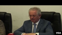 Ministar unutrašnjih poslova Kosova Skender Hiseni tokom posete Gračanici 20. avgusta 2015.