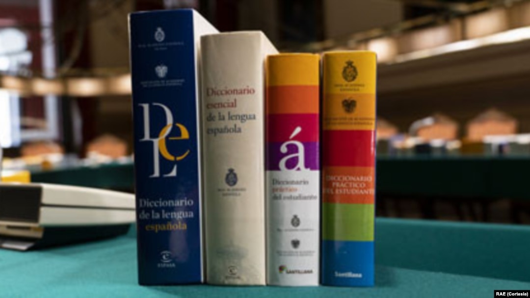 La Real Academia Española (RAE) presentó la actualización 23.8 de su Diccionario de la Lengua Española, con la adición de más de 4.000 nuevos términos y expresiones. 