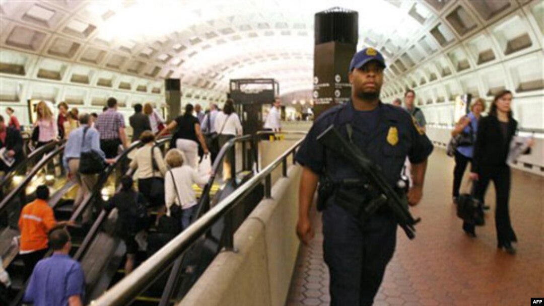 Farux Ahmad Vashington, Virjiniya atrofida metro stansiyalar haqida ma’lumot, surat yig’ib borgan