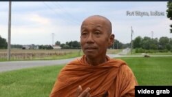 Biksu Sutham Nateetong di Fort Wayne, Indiana. (Foto: VOA/videograb)