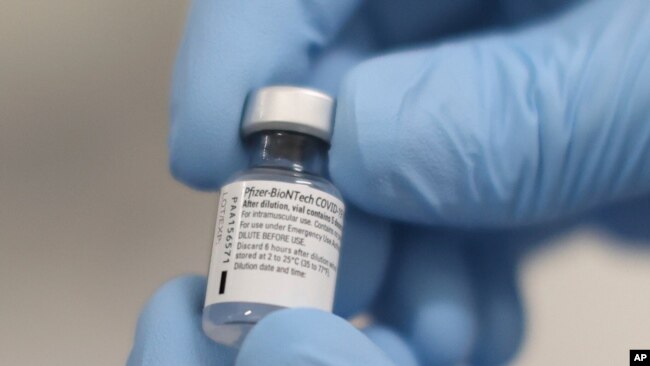 资料照：美国制药商辉瑞(Pfizer)和德国生物技术公司(BioNTech)生产的新冠肺炎疫苗