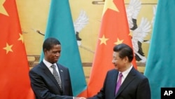 Rais wa Zambia Hakainde Hichilema na mwenzake wa China Xi Jinping