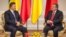Віктор Янукович і Броніслав Коморовський під час зустрічі у Варшаві 2012 року