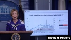 ARCHIVO - La doctora Deborah Birx, coordinadora de respuesta al coronavirus de la Casa Blanca, en conferencia de prensa sobre la pandemia de COVID-19 en la Casa Blanca en Washington, el 22 de mayo de 2020.