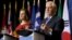 El secretario de Estado, Rex Tillerson, junto a la ministra de Exteriores canadiense, Chrystia Freeland, en Vancouver.