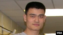 Yao Ming kembali beraksi Selasa malam (5/10) setelah menjalani operasi lutut kiri lebih dari setahun lalu.