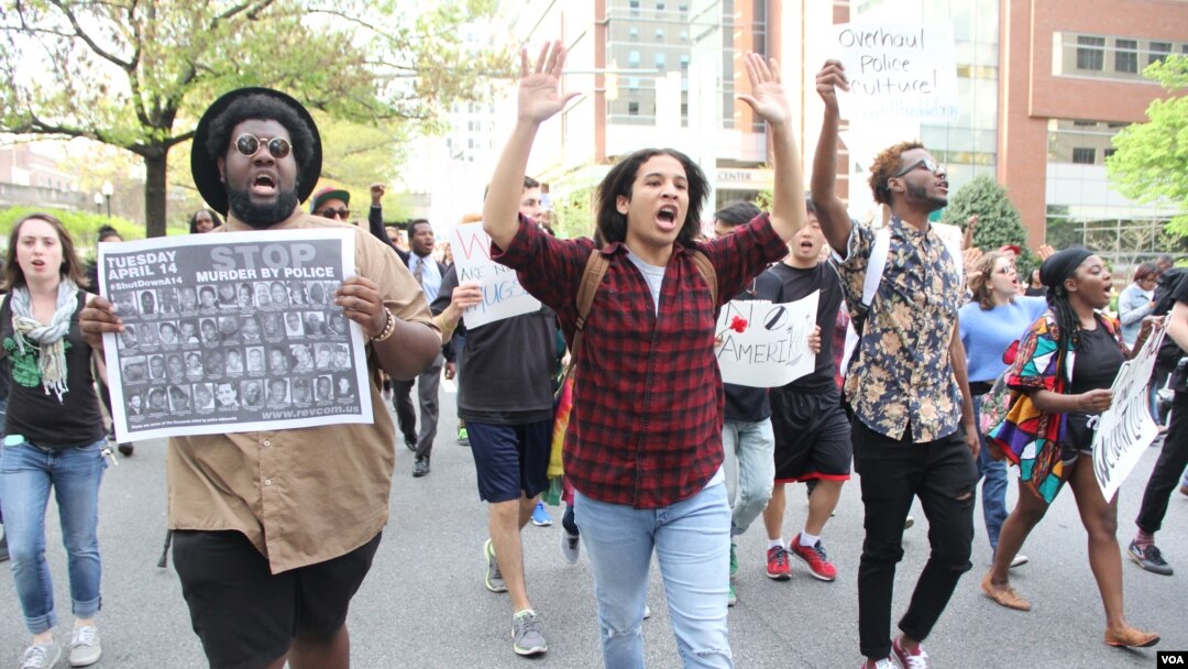 Sinh viên Baltimore xuống đường biểu tình phản đối cái chết của thanh niên da đen Freddie Gray, ngày 30/4/2015.
