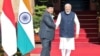 Presiden Prabowo Subianto dan Perdana Menteri India Narendra Modi berjabat tangan di Hyderabad House di New Delhi, India, 25 Januari 2025. (Foto: REUTERS/Altaf Hussain)