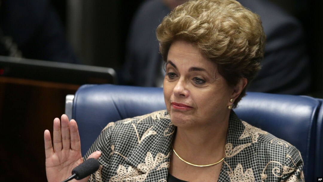 Dilma Rousseff, ditanyai oleh para anggota Senat Brazil selama lebih dari 14 jam hari Senin (29/8). 