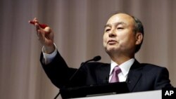 Pendiri dan CEO SoftBank Group Corp, milyarder Masayoshi Son dalam konferensi pers di Tokyo, Jepang, 6 November 2019. (Foto: dok).