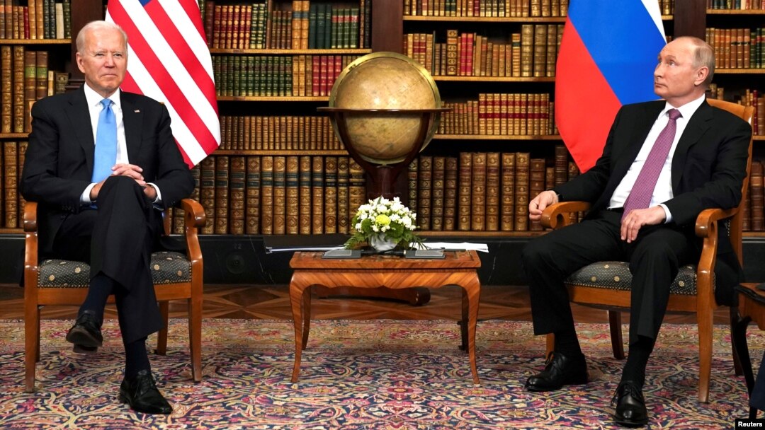 Predsednik SAD Džo Bajden tokom sastanka sa predsednikom Rusije Vladimirom Putinom, u Ženevi, Švajcarska, 16. juna 2021.